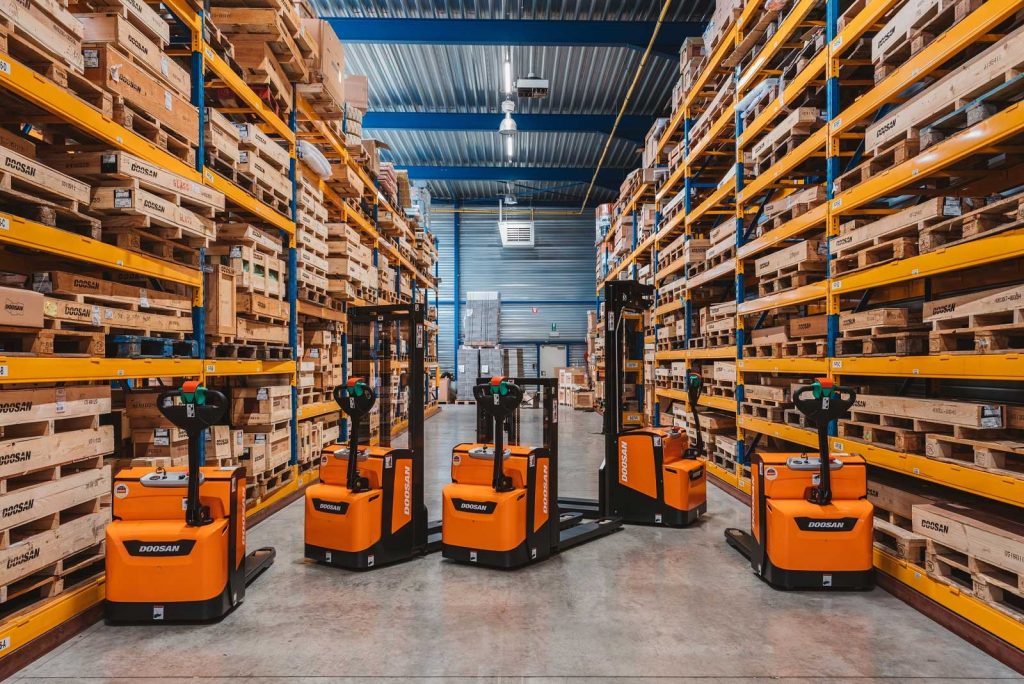 warehousing-equipment-2 solution mhe