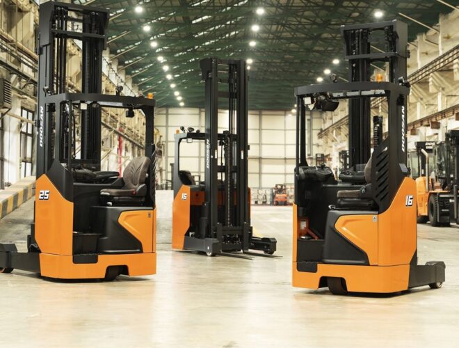 Doosan Electric Reach Trucks Image