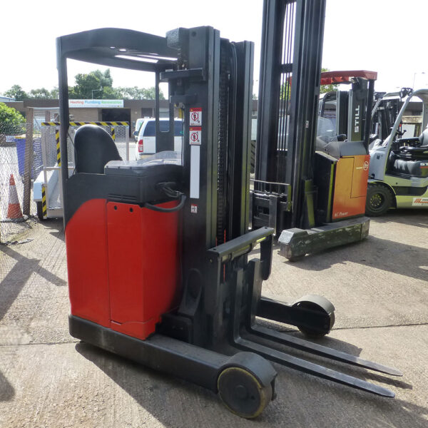 LINDE REACH TRUCK