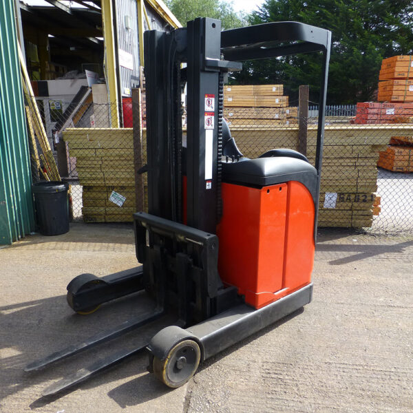 LINDE REACH TRUCK