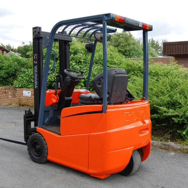 TOYOTA 3-WHEEL ELECTRIC FORKLIFT