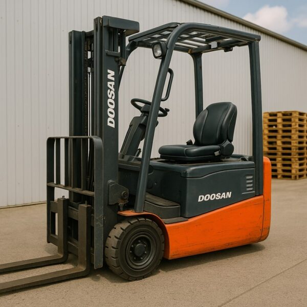 DOOSAN 3-WHEEL ELECTRIC FORKLIFT